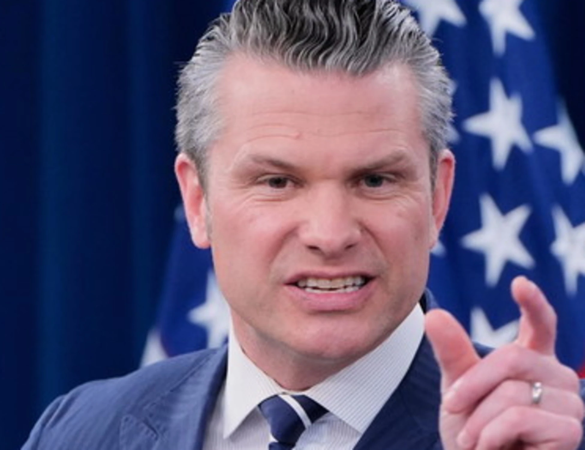 Hegseth, il capo del Pentagono ai generali: "Prepararsi alla guerra e vincerla"