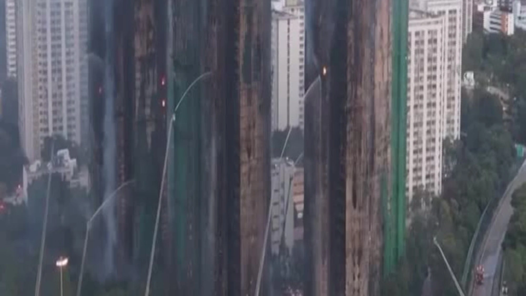 Incendio in un complesso residenziale a Hong Kong