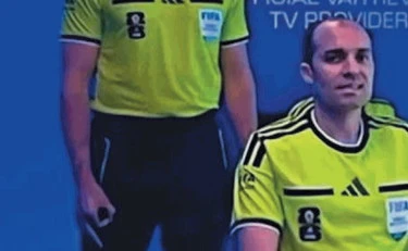 Mondiali 2026, assolto l'arbitro: "Ha un tic, non è razzista"