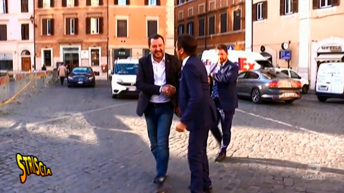 Striscia la Notizia, l'agguato di "Giuseppe Conte" a Matteo Salvini: il leghista non la prende bene?