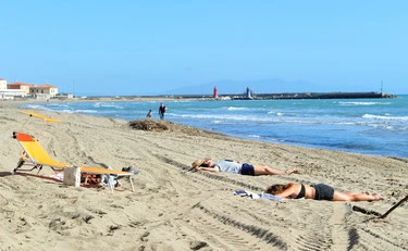 Campofelice di Roccella, paura in spiaggia: cosa è stato trovato