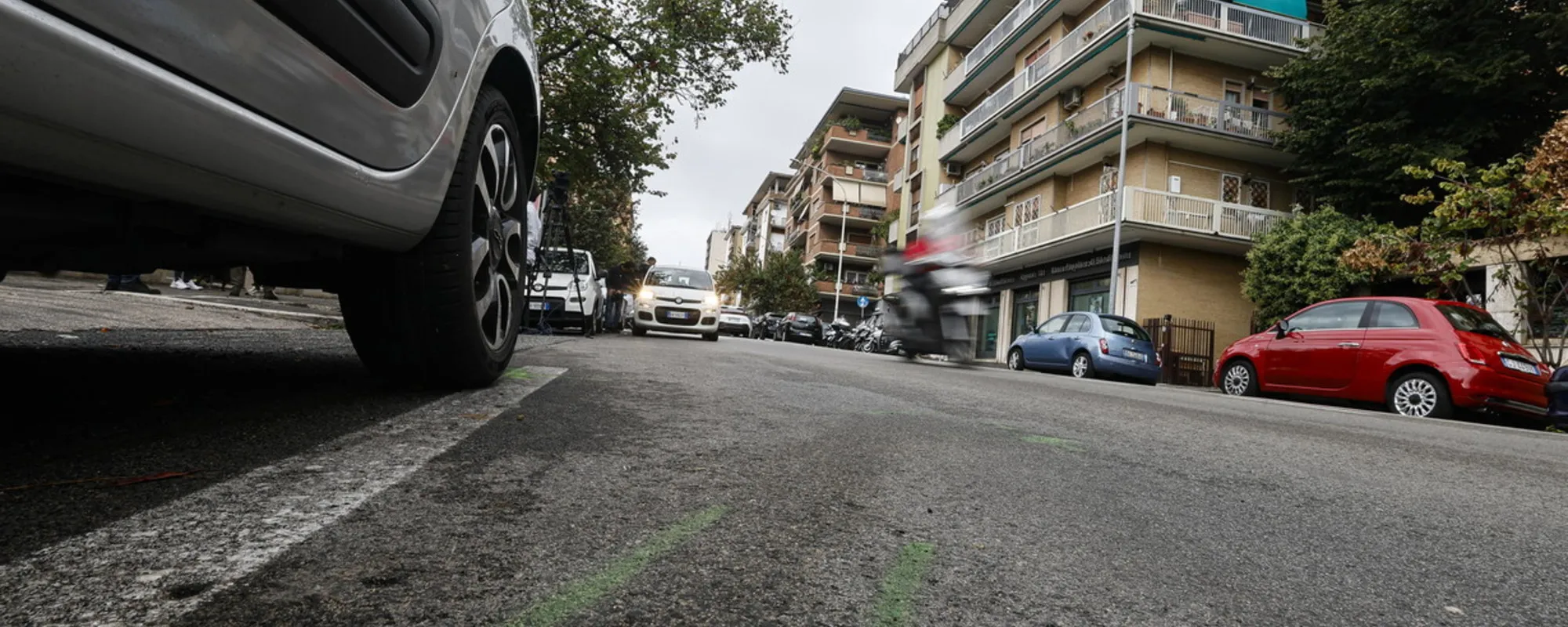 La minicar che terrorizza tutta Roma: colpi feroci con un tubo