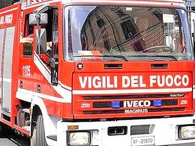 Tragedia familiare a Comiso, ventunenne uccide il padre dandogli fuoco: arrestato
