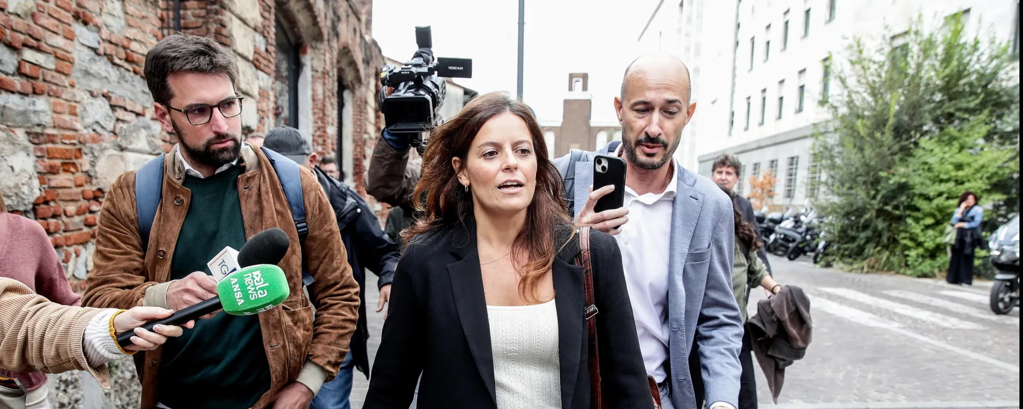 Il giudice annulla la condanna? Salis infanga la destra: il post sui social è un nuovo caso politico