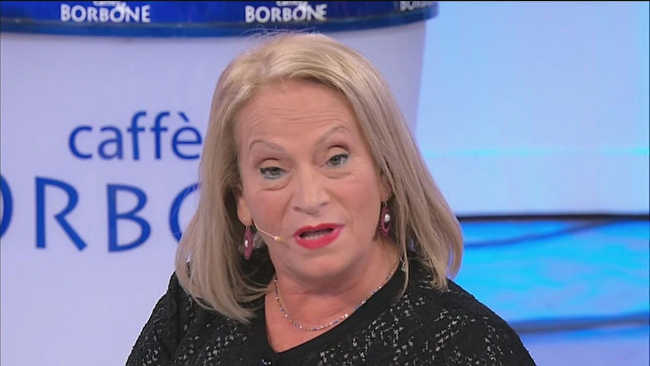 Uomini e donne, al Trono over Angela vuole cacciare i figli di Romano: la De Filippi la massacra