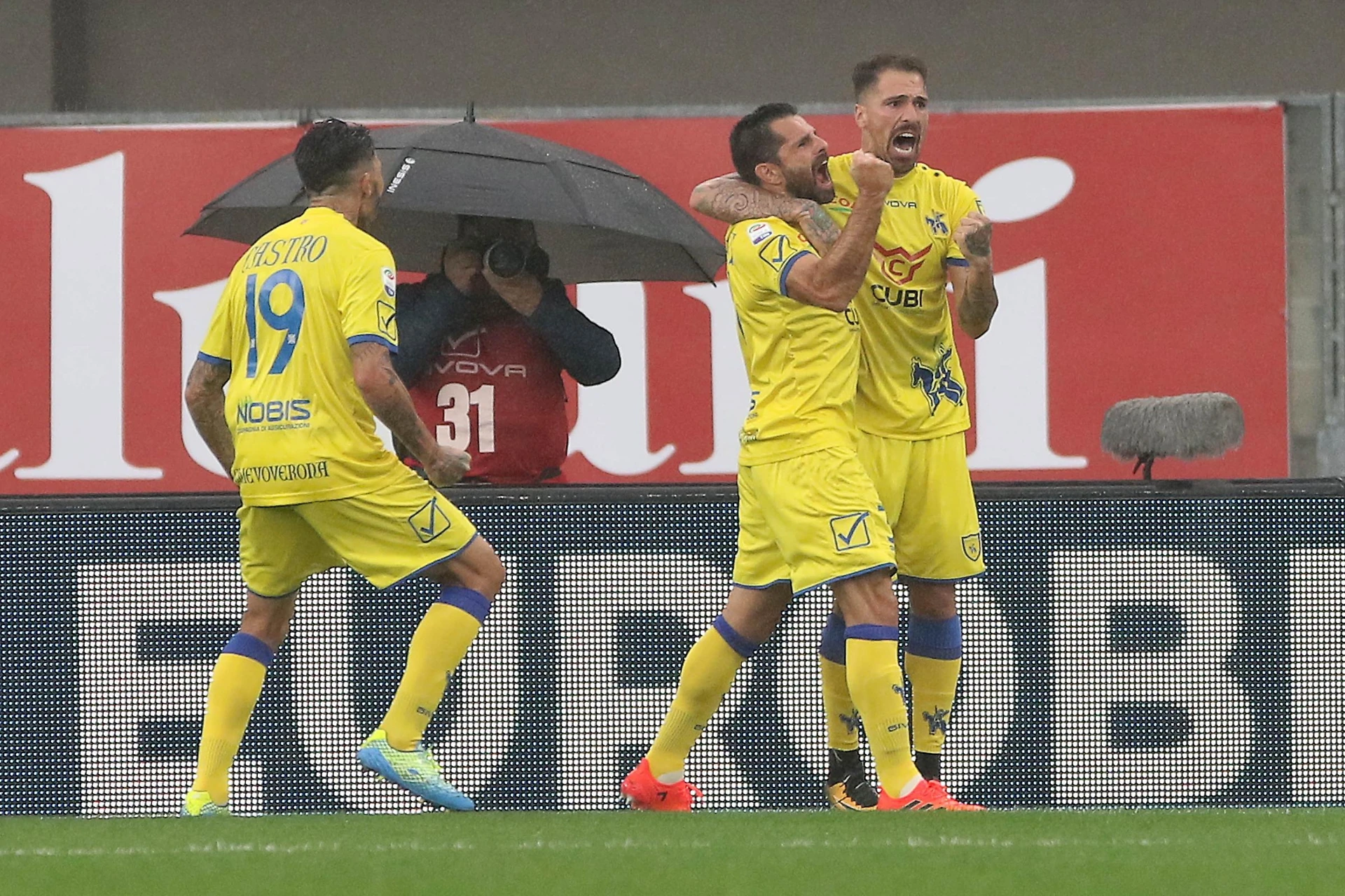 Serie A, Chievo da impazzire: Pellissier decide il derby, Verona ko 3-2