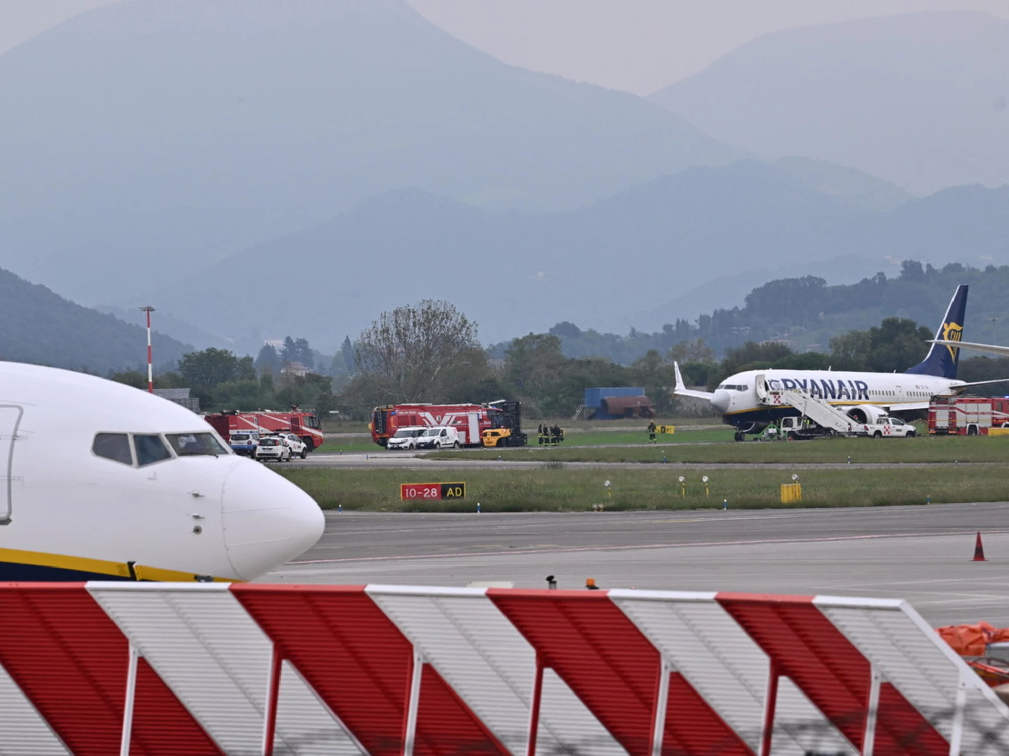 Bergamo, muore risucchiato dal motore di un aereo: voli tutti fermi