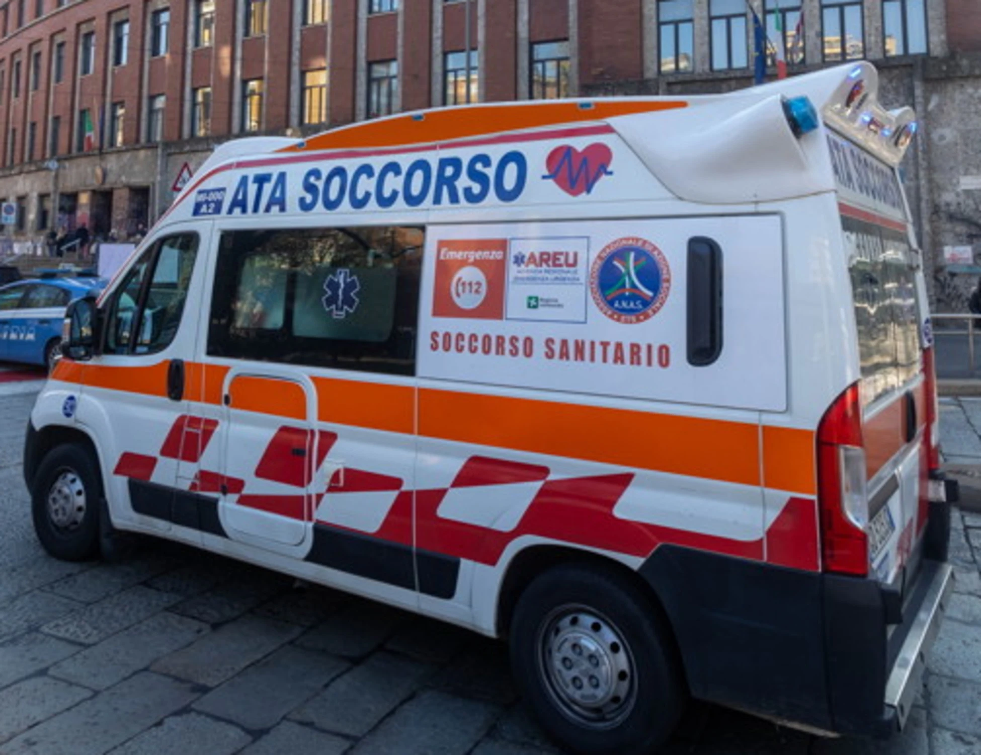 Milano-choc, 18enne accoltellato fuori da scuola da 3 egiziani