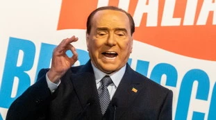 Silvio Berlusconi, la "proposta indecente" del potente direttore: "Si dice che ad Arcore..."