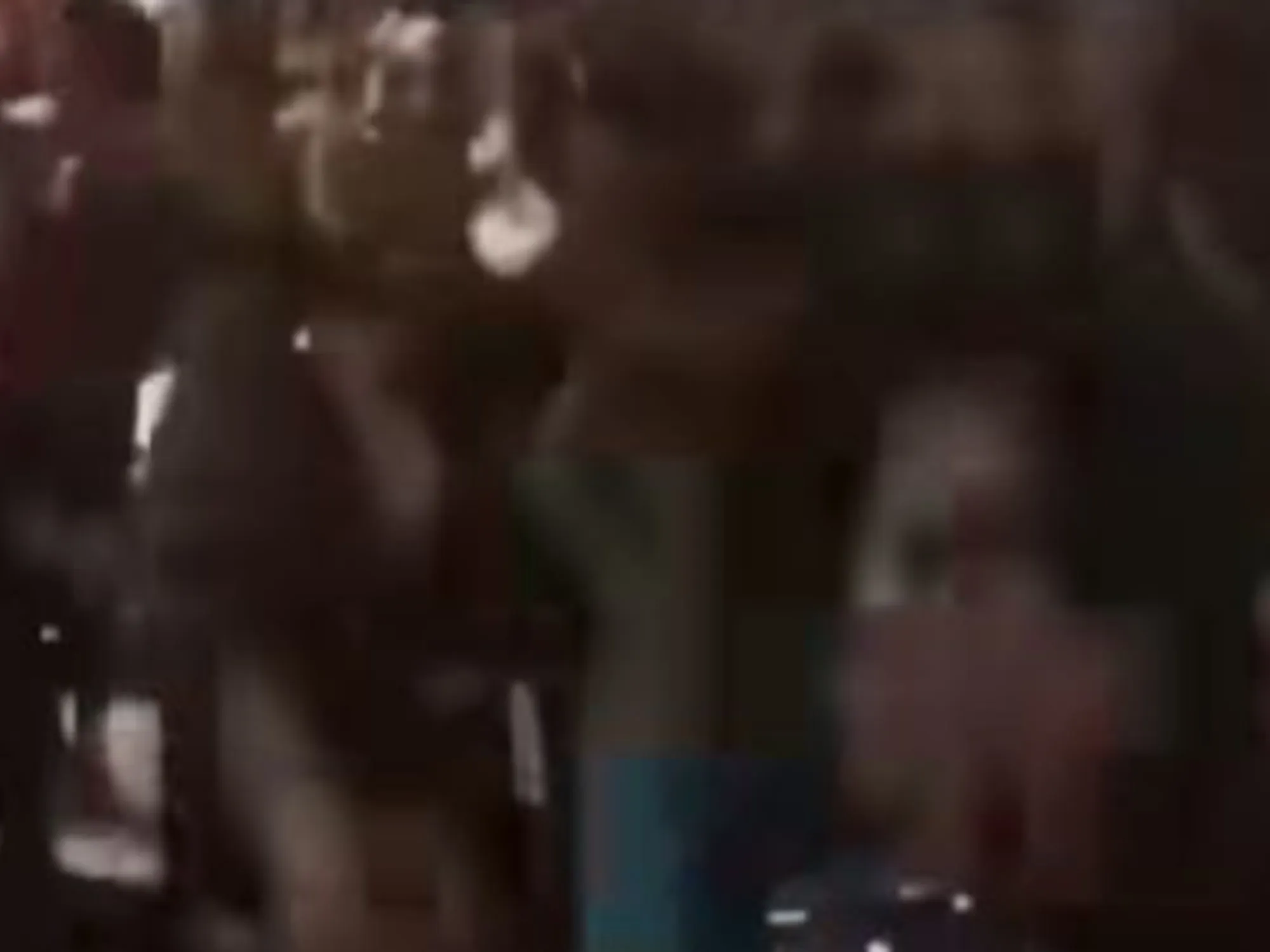 Leggi l'articolo: L'urlo "Allah akbar" e poi giù pietre sui poliziotti: immigrati fuori controllo <span style="color: rgb(153, 0, 0);">video</span>