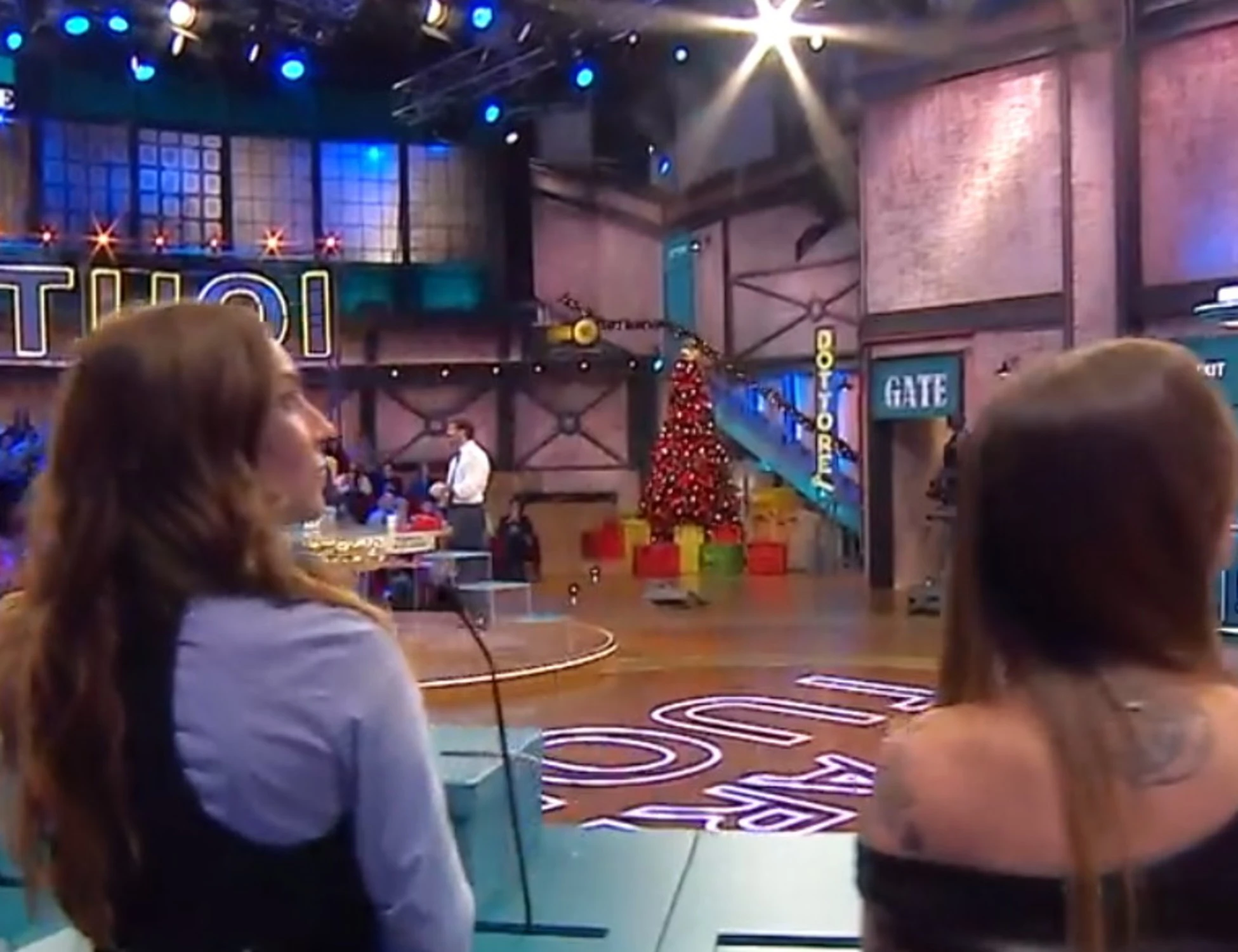 Affari Tuoi, "sempre il lato B": il dettaglio a luci rosse della puntata