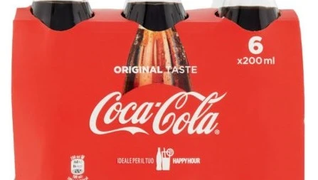 Coca Cola, possibili frammenti di vetro all'interno delle bottiglie: scatta il richiamo, quali evitare