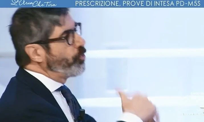Gianni Riotta contro Barbacetto, rissa violentissima dalla Merlino. "Zitto! Me ne vado!", gelo in diretta