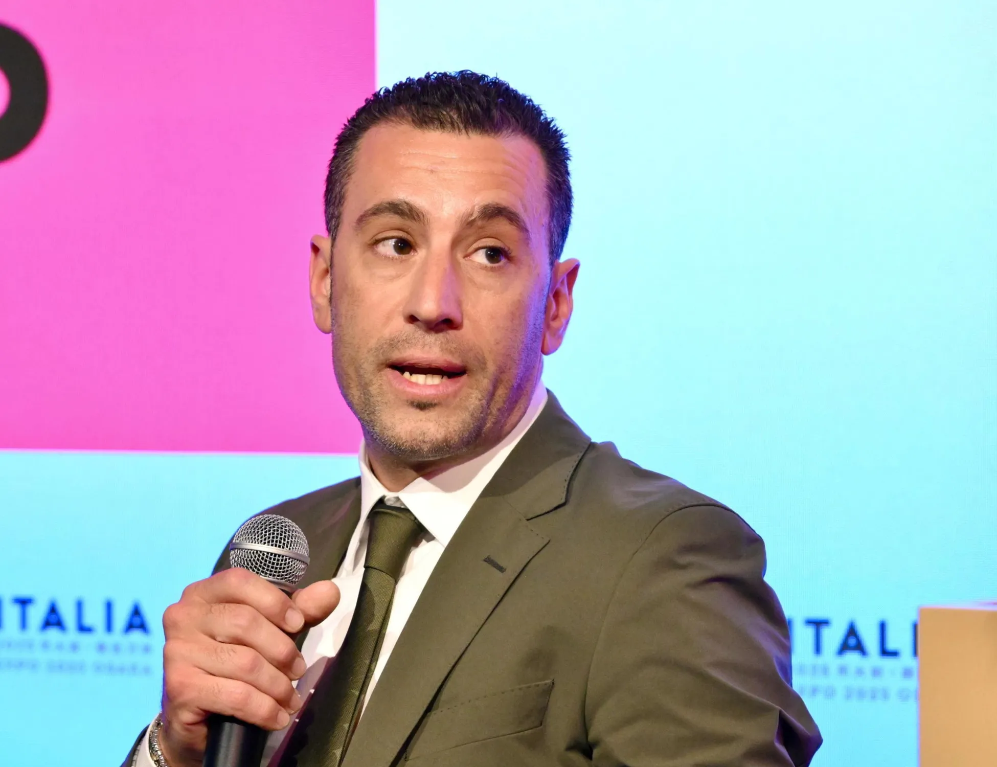 Leggi l'articolo: "Semplicemente triste e ignorante": Meloni insultata, Nibali durissimo