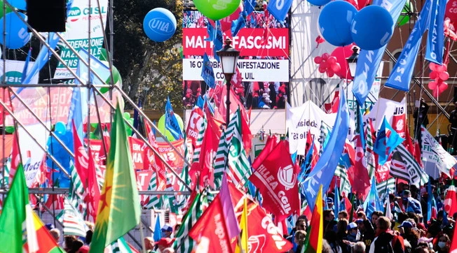 Roma, manifestazione in difesa della Cgil? "Avanti popolo", clamoroso: chi spunta in corteo. Ma quale "piazza di tutti"... 