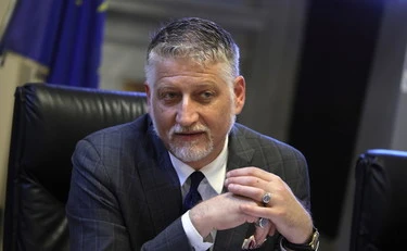Alessandro Giuli, niente finale dello Strega: "Non ho ricevuto nemmeno i libri"