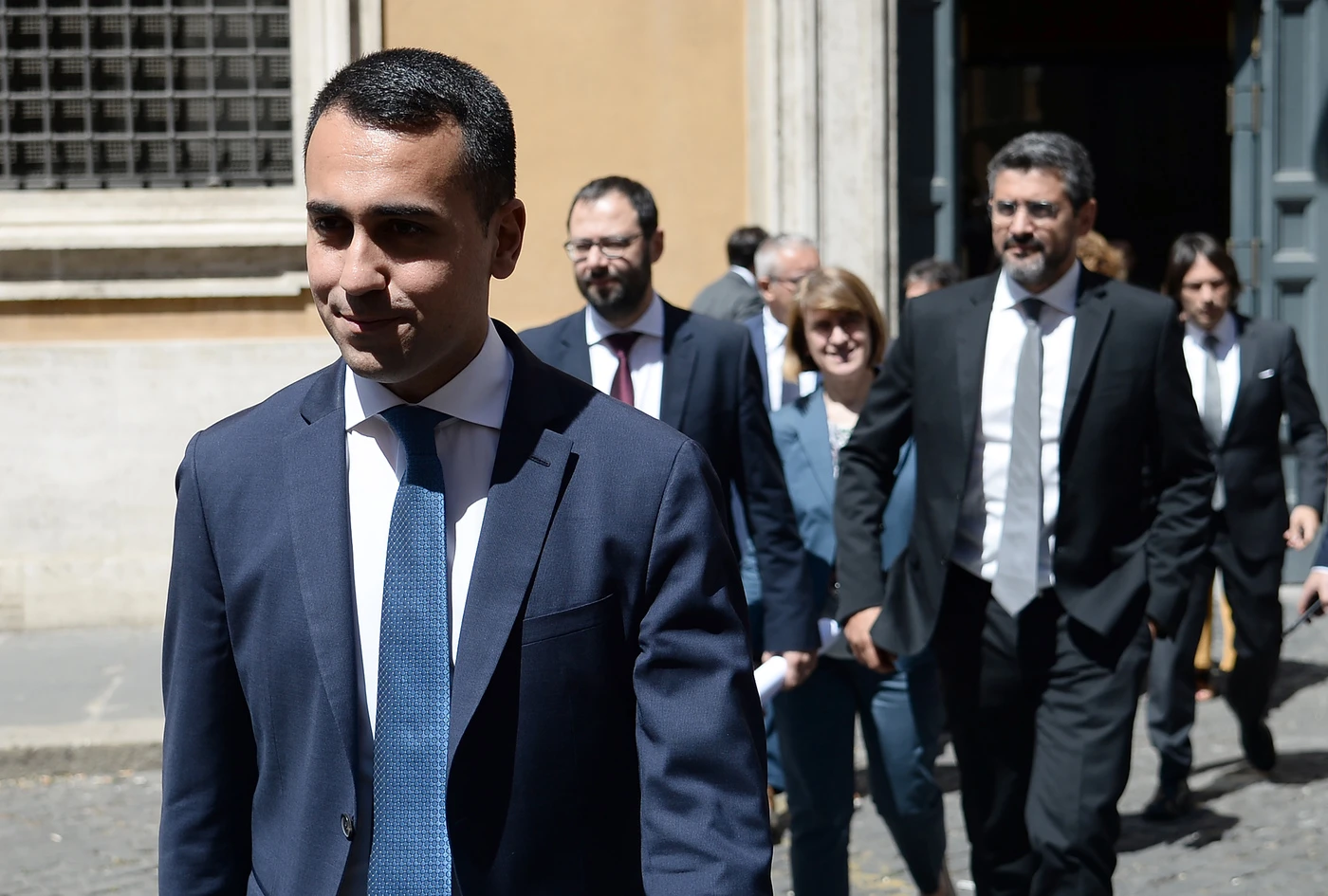Luigi Di Maio ridisegna il M5s. Direttorio? No, "i facilitatori". La nuova farsa grillina