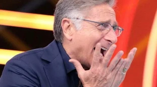 Oggi è un altro giorno, gaffe-coronavirus per Paolo Bonolis? Scintille con la Bortone: "Non mi tocco", "Addirittura?"
