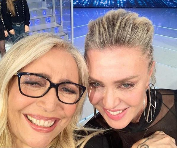 Mediaset, Paola Barale e i sussurri a Cologno Monzese: tutto pronto, il progetto che scalda il palinsesto
