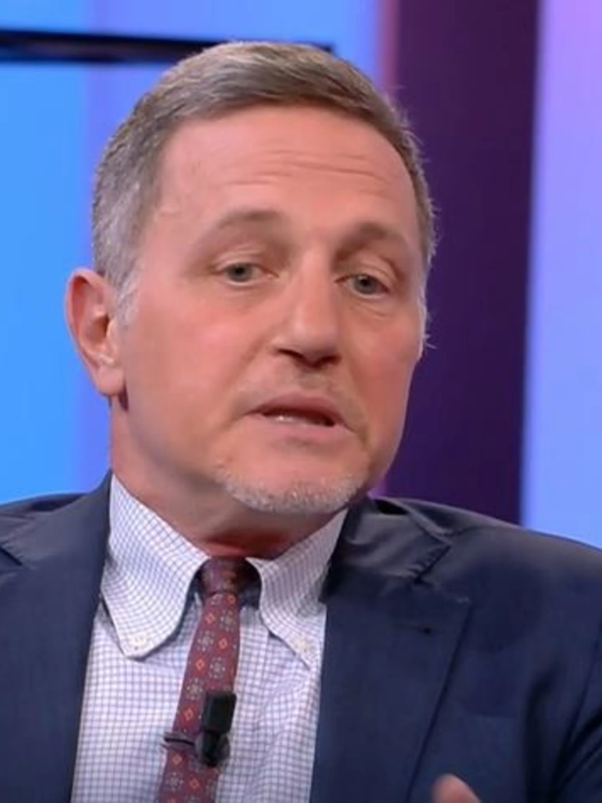 Massimo Giannini, attacco a Meloni dal salottino rosso: "Fugge dalle responsabilità"