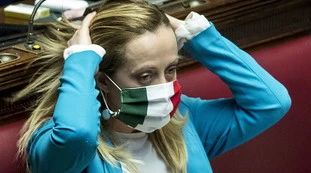Giorgia Meloni insultata durante l'intervento in Aula: "Un continuo da quando ho iniziato", maggioranza imbarazzante