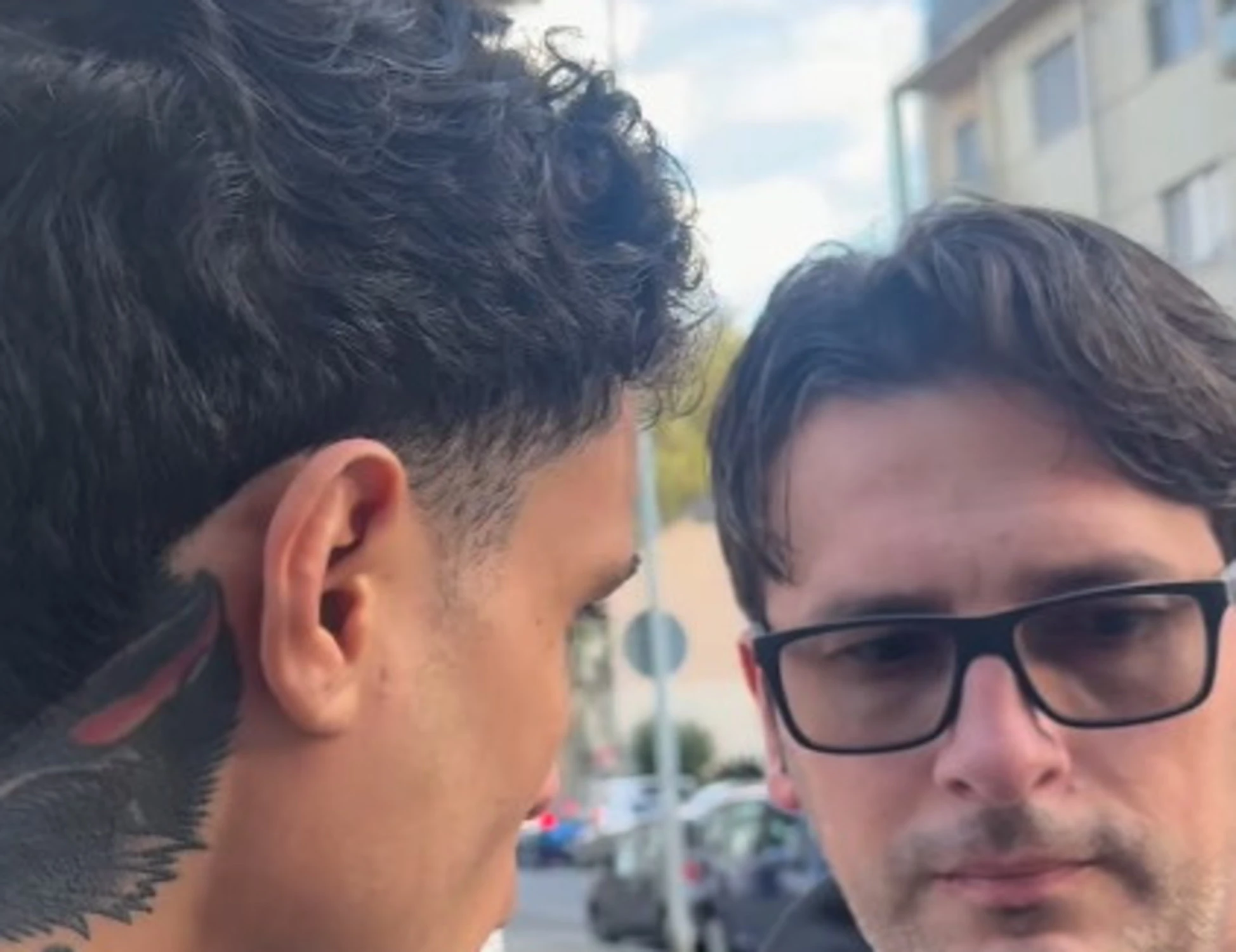 Torino, spedizione punitiva contro il maestro di scuola: il video-choc