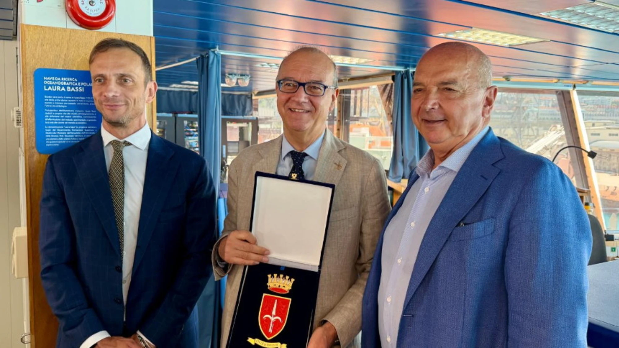Trieste, nave di ricerca antartica, Valditara scopre la targa dedicata a Laura Bassi: "Un esempio del genio femminile"
