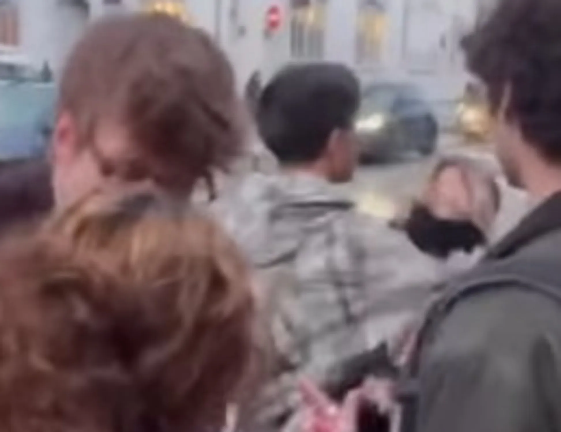 Leggi l'articolo: Attivista di destra pestato: ha 23 anni, chi sono le belve <span style="color: rgb(153, 0, 0);">Video</span>