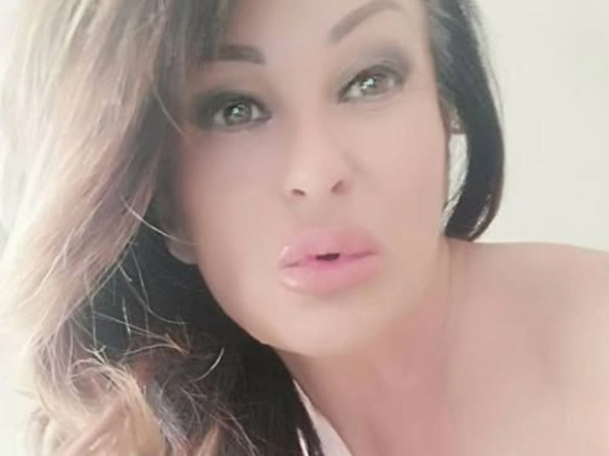 Luana Borgia: "L'hard non mi piace più ma non rinnego il passato. Vi svelo come morì Moana Pozzi"