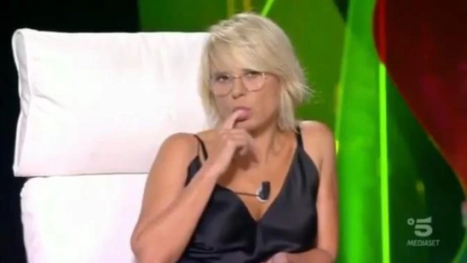 Tu si que vales, Maria De Filippi cannibale: si mangia Antonella Clerici, un dramma per la Rai