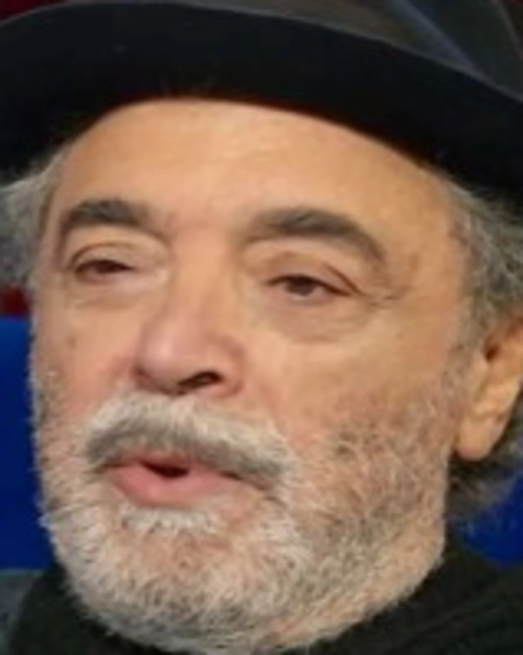 Nino Frassica, uno tsunami su Sanremo: cosa va in onda su Rai 2