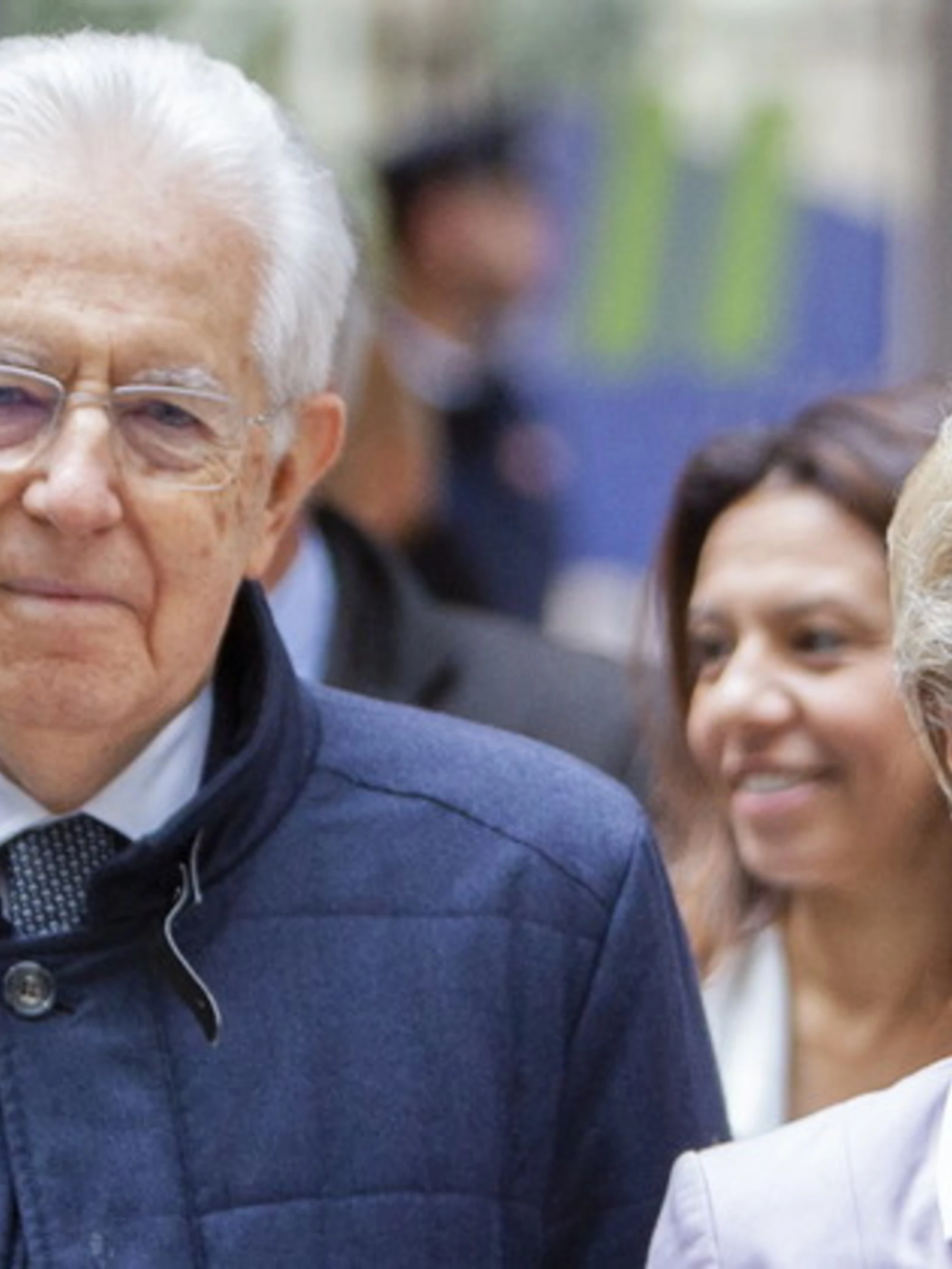 Mario Monti scarica Ursula von der Leyen: "Il campo da golf la sua Canossa"