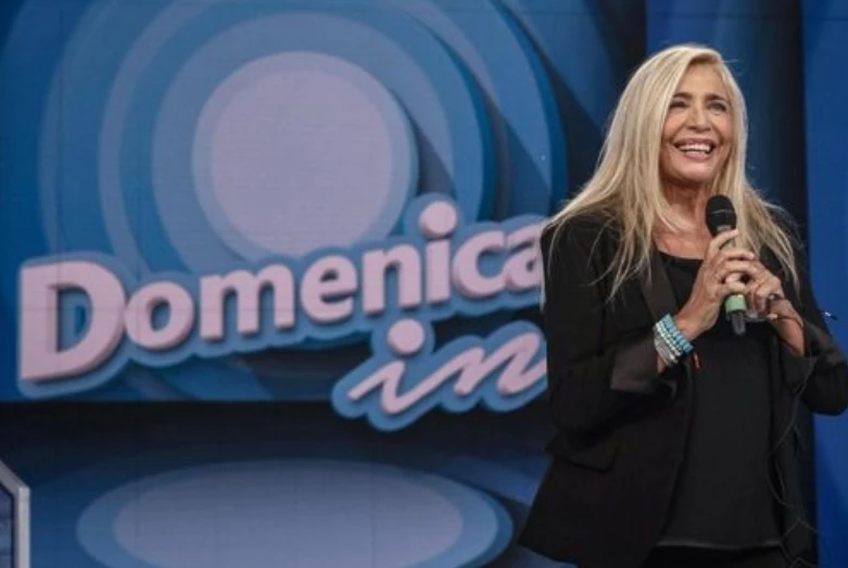 Domenica In, le anticipazioni: Mara Venier bombarda Mediaset con un super ospite