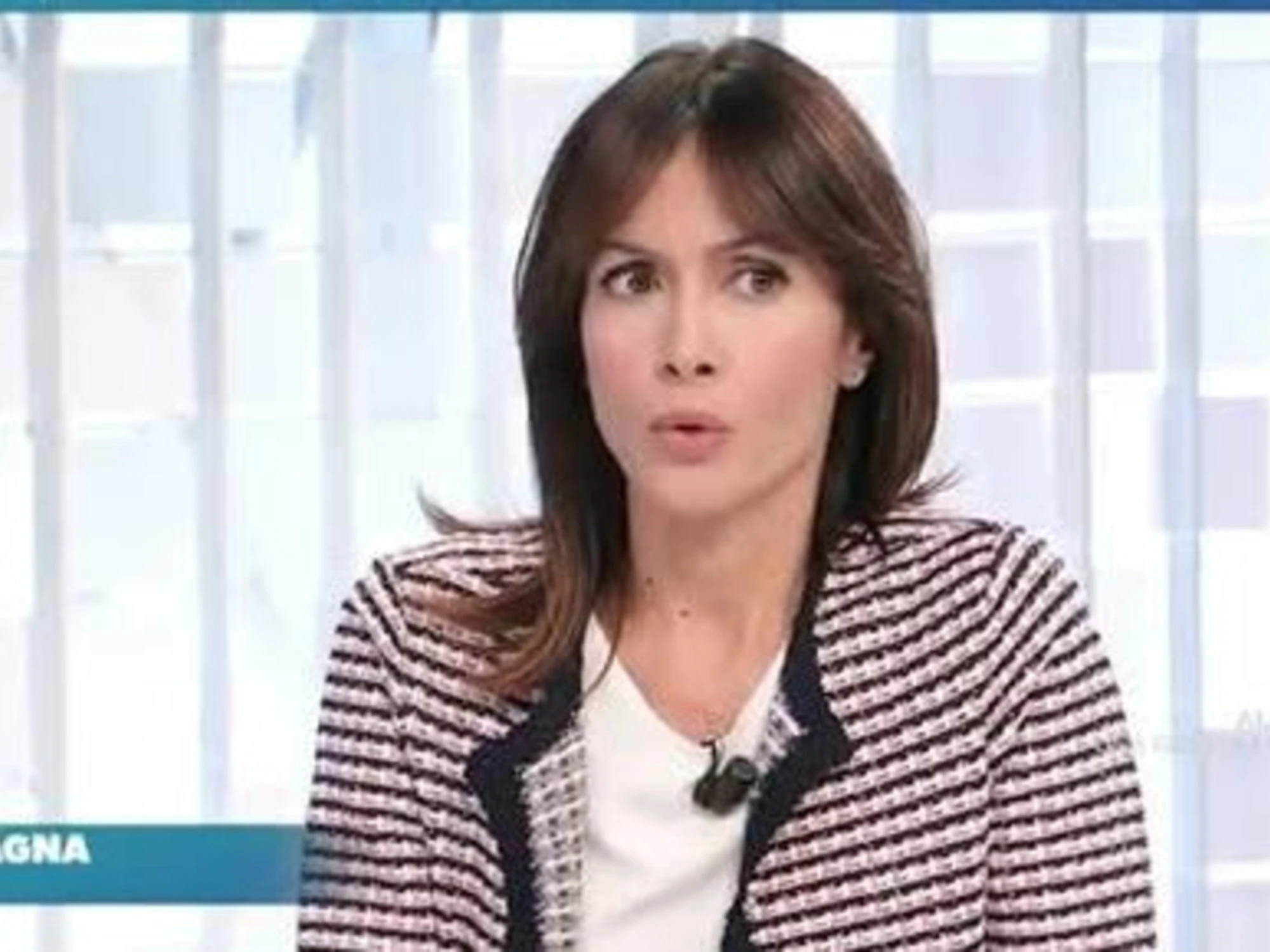 Mara Carfagna "infilza" una pentola di fagioli a La7