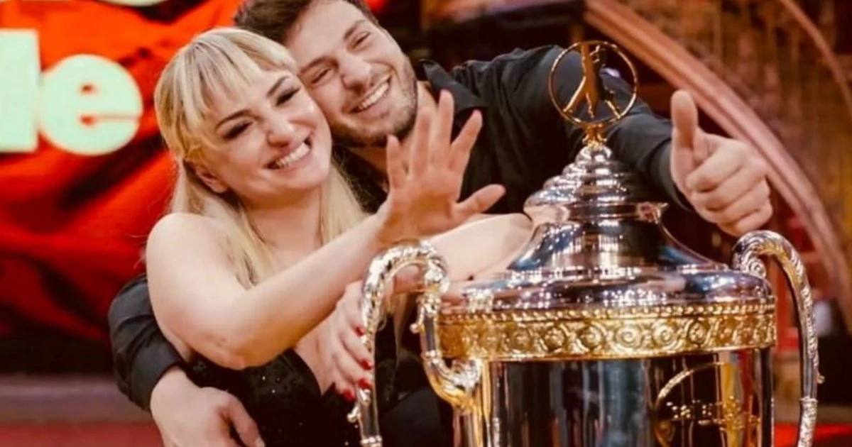 Ballando con le Stelle, Arisa-Vito Coppola: "È stata un'esperienza...". Gaffe tragicomica: nero su bianco, questo disastro