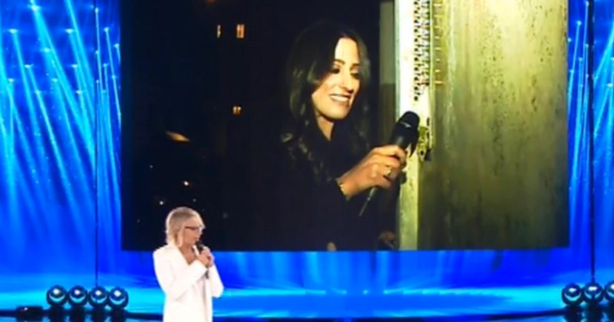 Serale Amici, Maria De Filippi sfotte Matteo Salvini? La citofonata sotto casa di Sabrina Ferilli