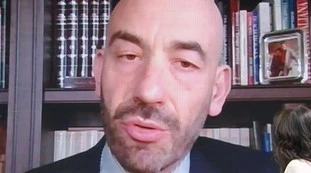 Matteo Bassetti, il punto su AstraZeneca e J&J: "Rischio trombosi, i due casi in cui vanno evitati"