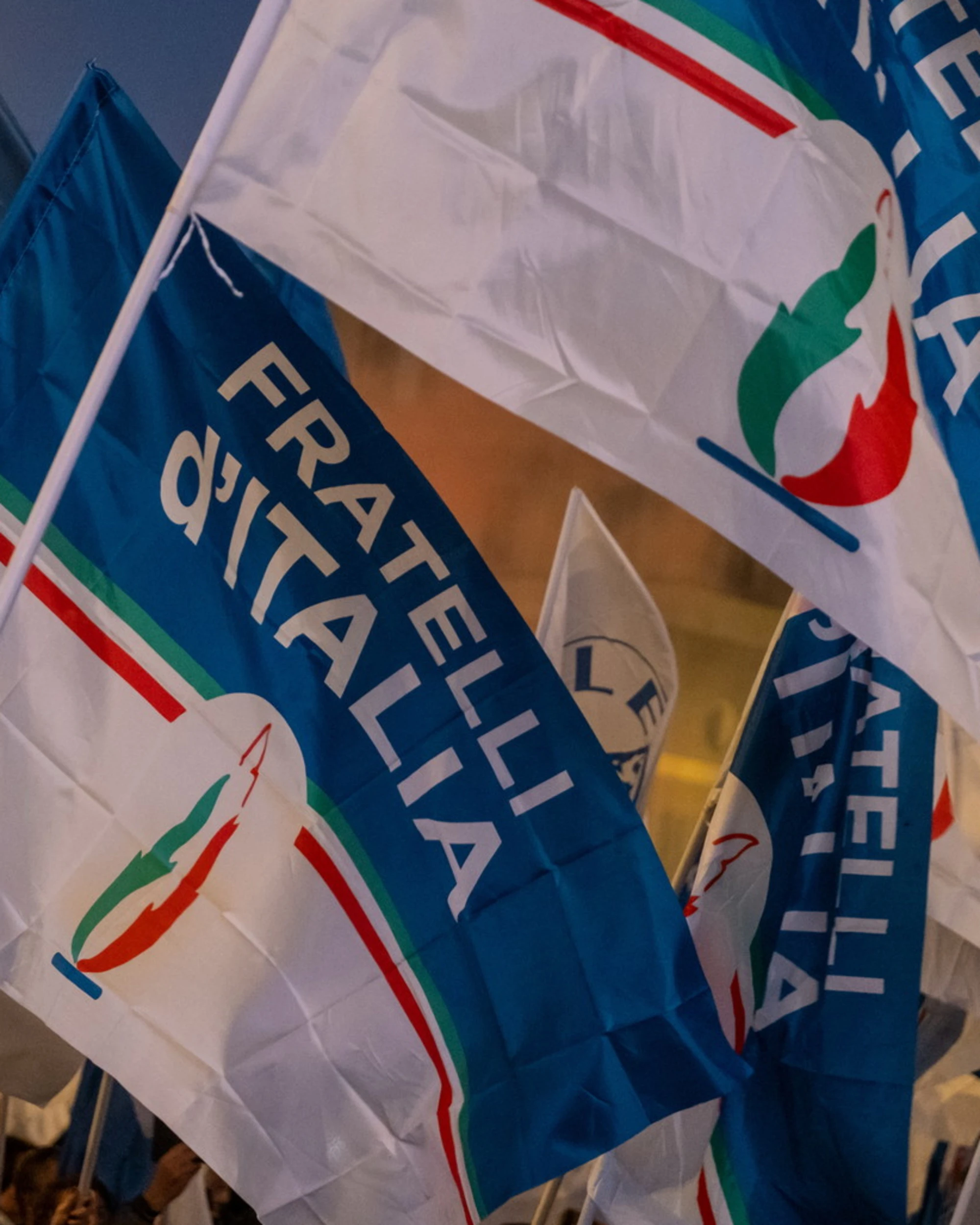 FdI, spray urticante alla cena elettorale: panico e accuse di sabotaggio