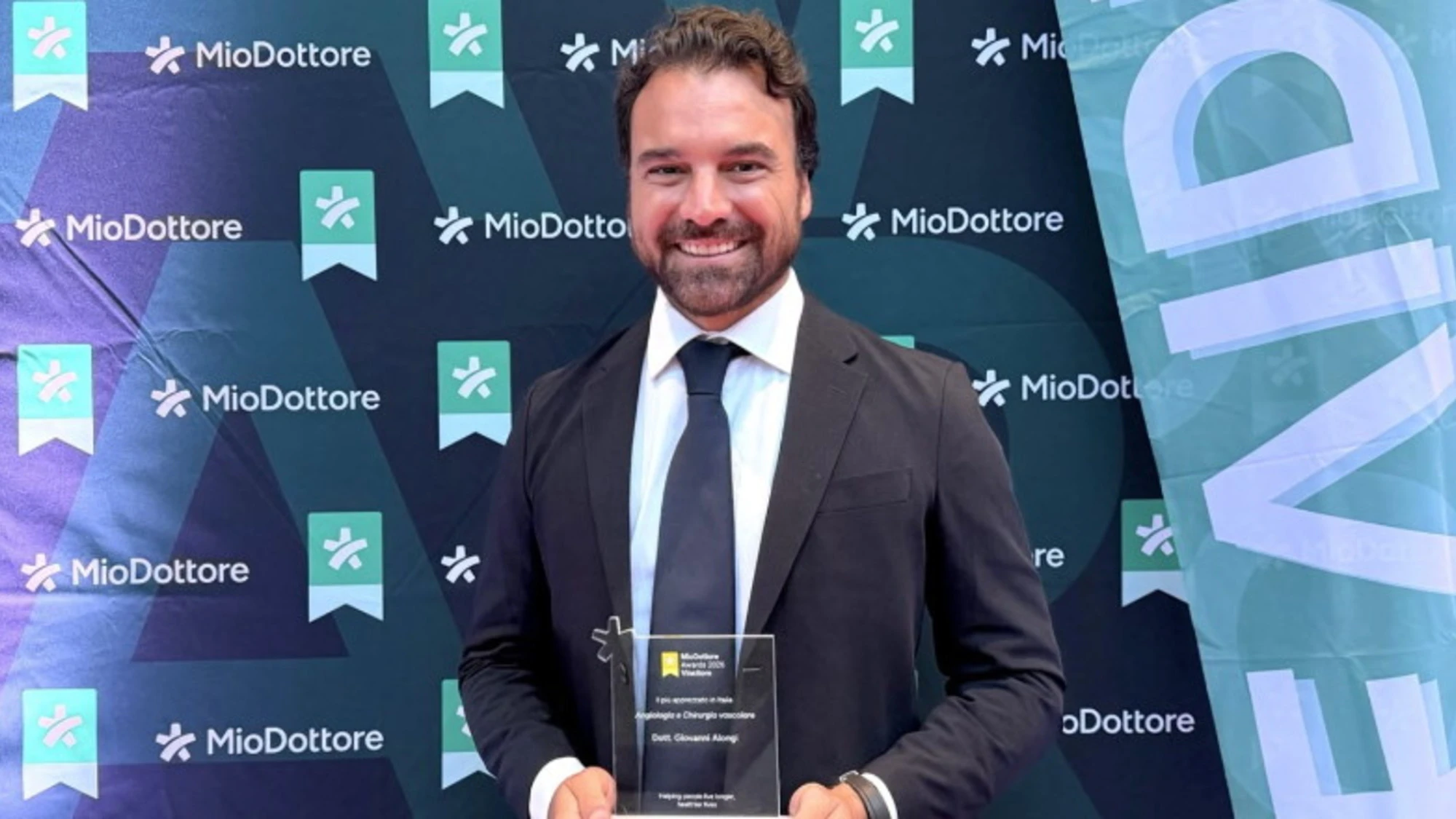 GIOVANNI ALONGI È L’ANGIOLOGO PIÙ APPREZZATO D’ITALIA: CONQUISTA PER LA QUINTA VOLTA IL “MIODOTTORE AWARDS”