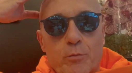 Alfonso Signorini "è rimasto bloccato": scatta il panico a Mediaset