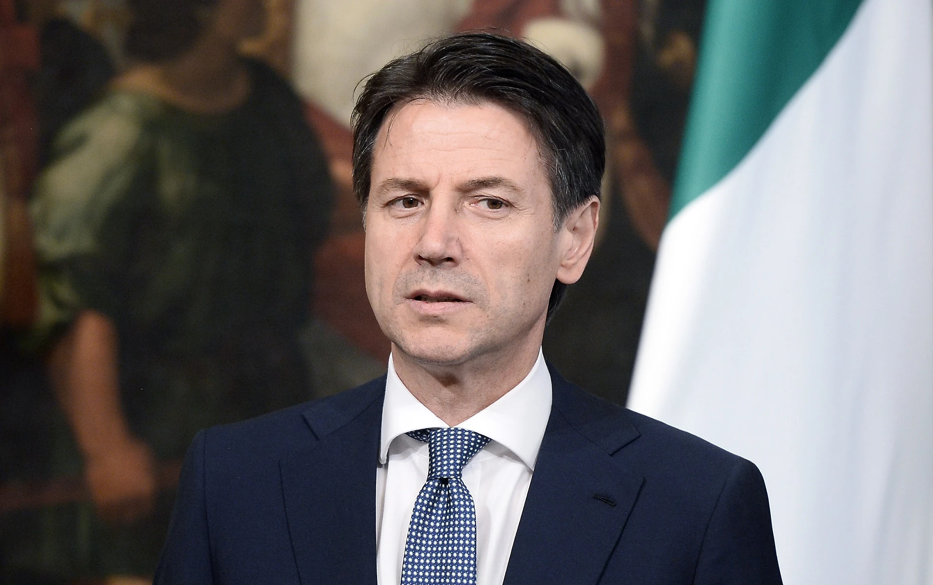Emmanuel Macron, telefonata a Giuseppe Conte: il premier andrà al vertice di venerdì, la Francia si è piegata?
