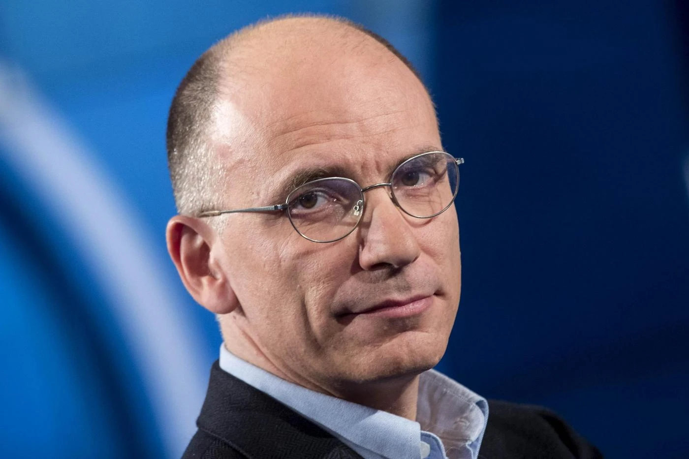 Enrico Letta scrive "Mi****a" su Twitter. Gli utenti esultano: "Finalmente! Allora sei uno di noi"