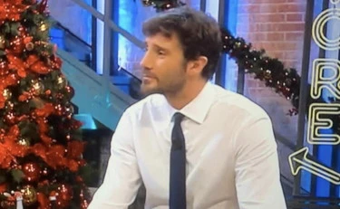 Affari Tuoi, De Martino sbrocca: "Uno normale?", caos in studio