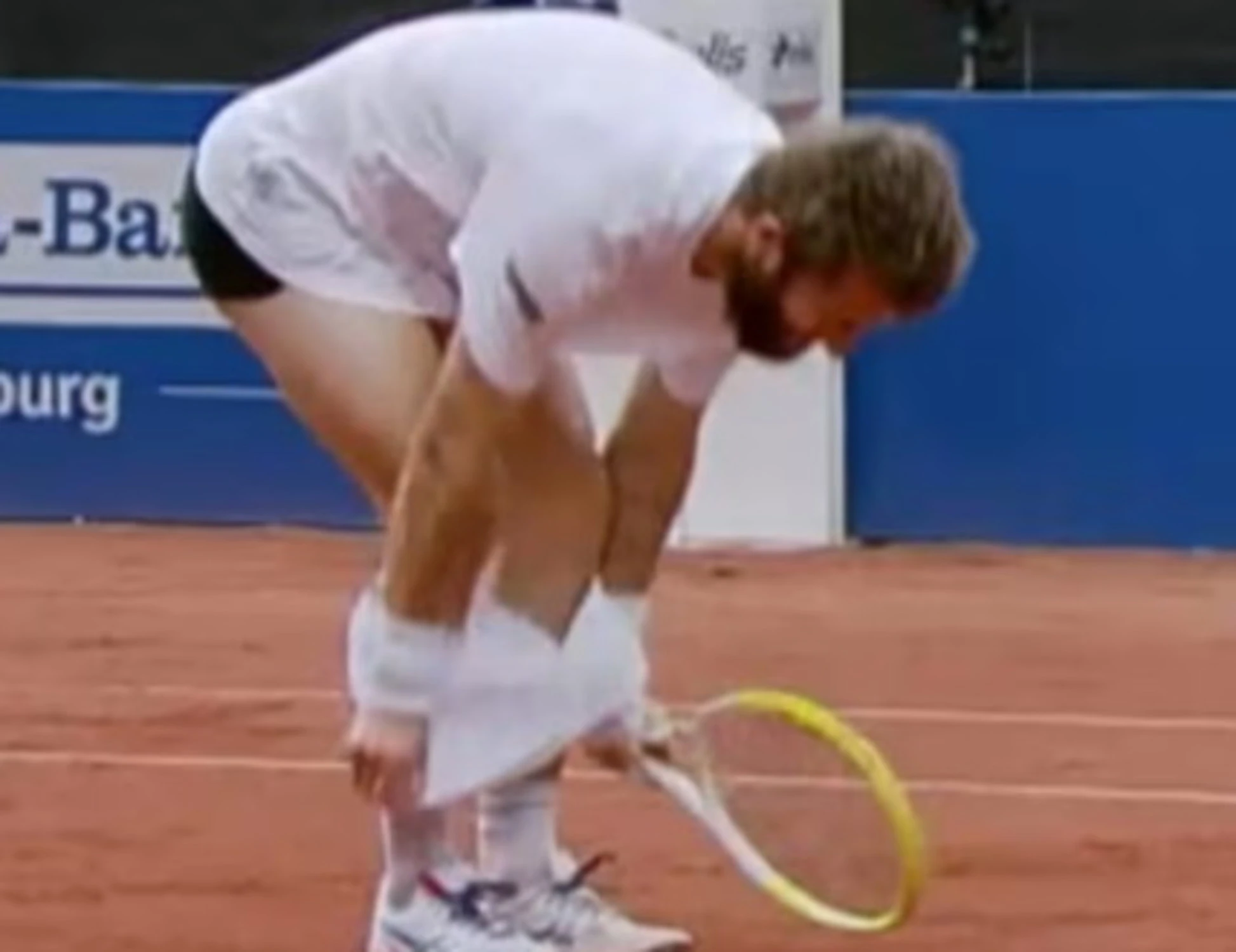 Corentin Moutet, follia in campo: giù i pantaloni e... sconcerto sugli spalti