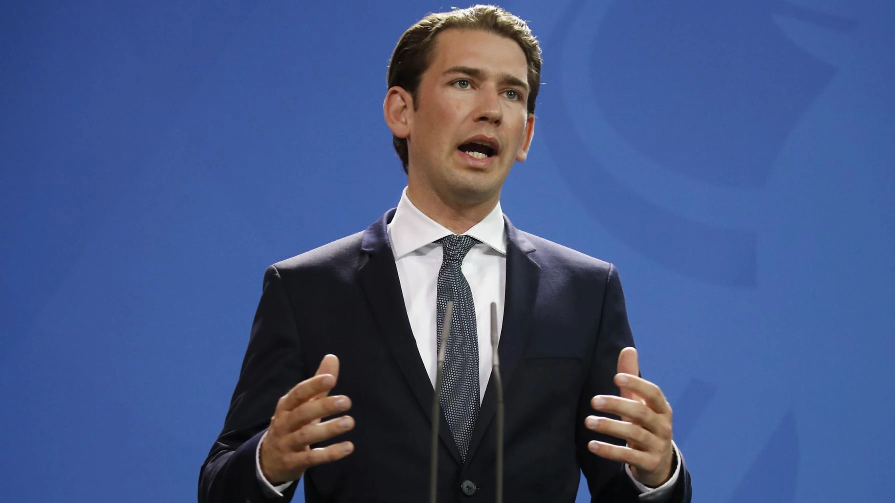 Manovra, appello dell'Austria all'Europa: "Bocciatela". Tria a Moscovici: "Non si cambia"
