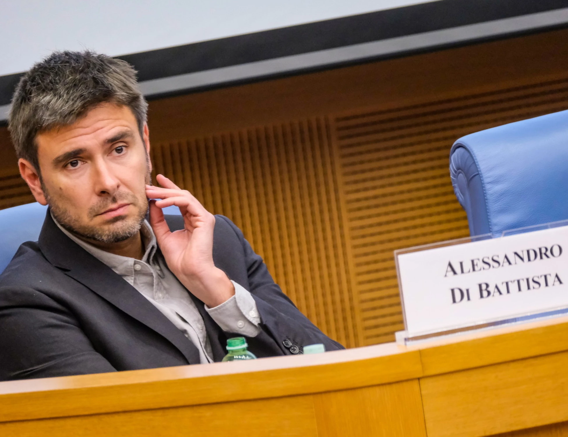 Alessandro Di Battista forza, ma ora smetti di lodare il regime comunista
