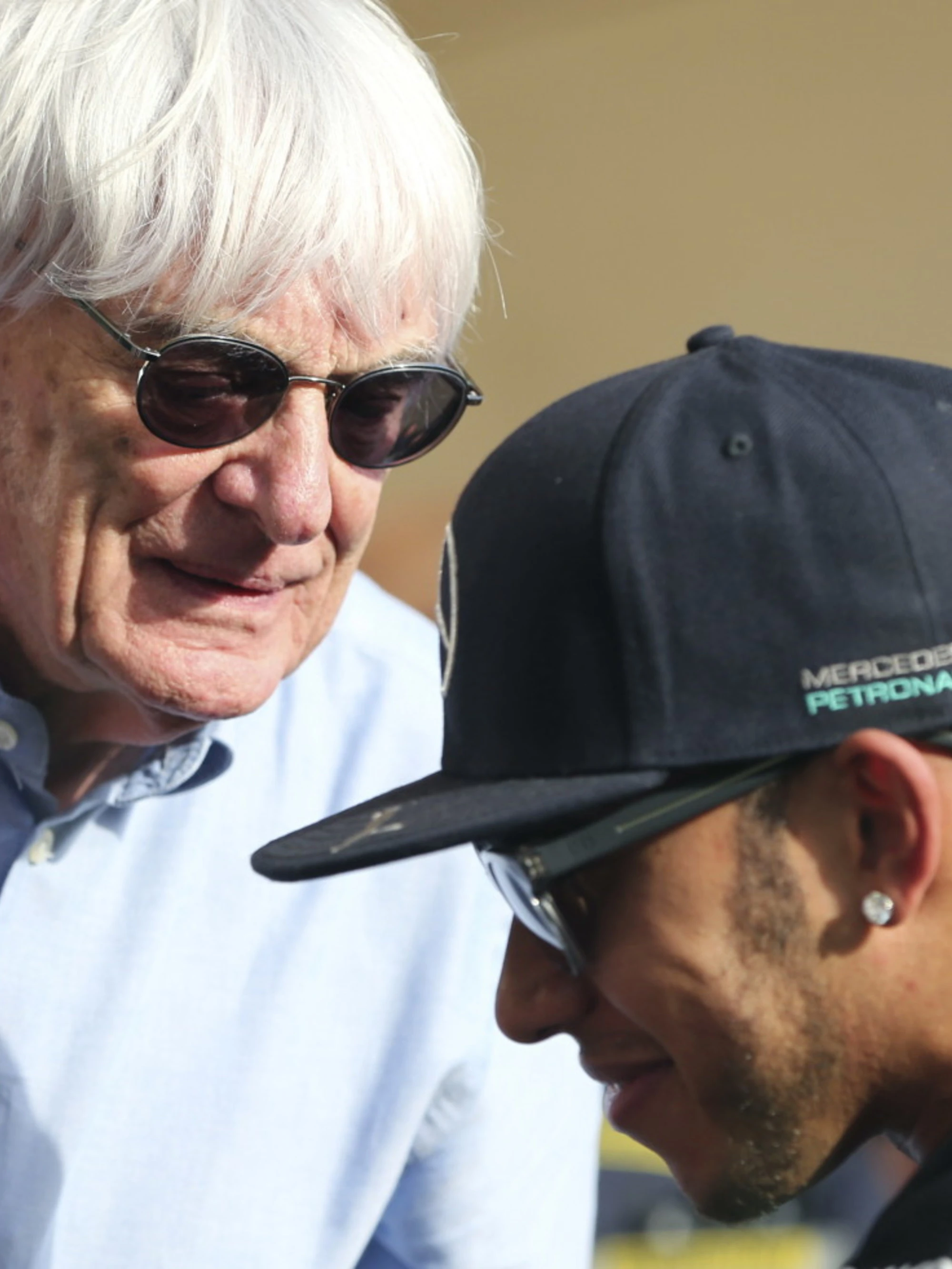 Lewis Hamilton umiliato da Ecclestone: "Presa in giro, molli la F1"