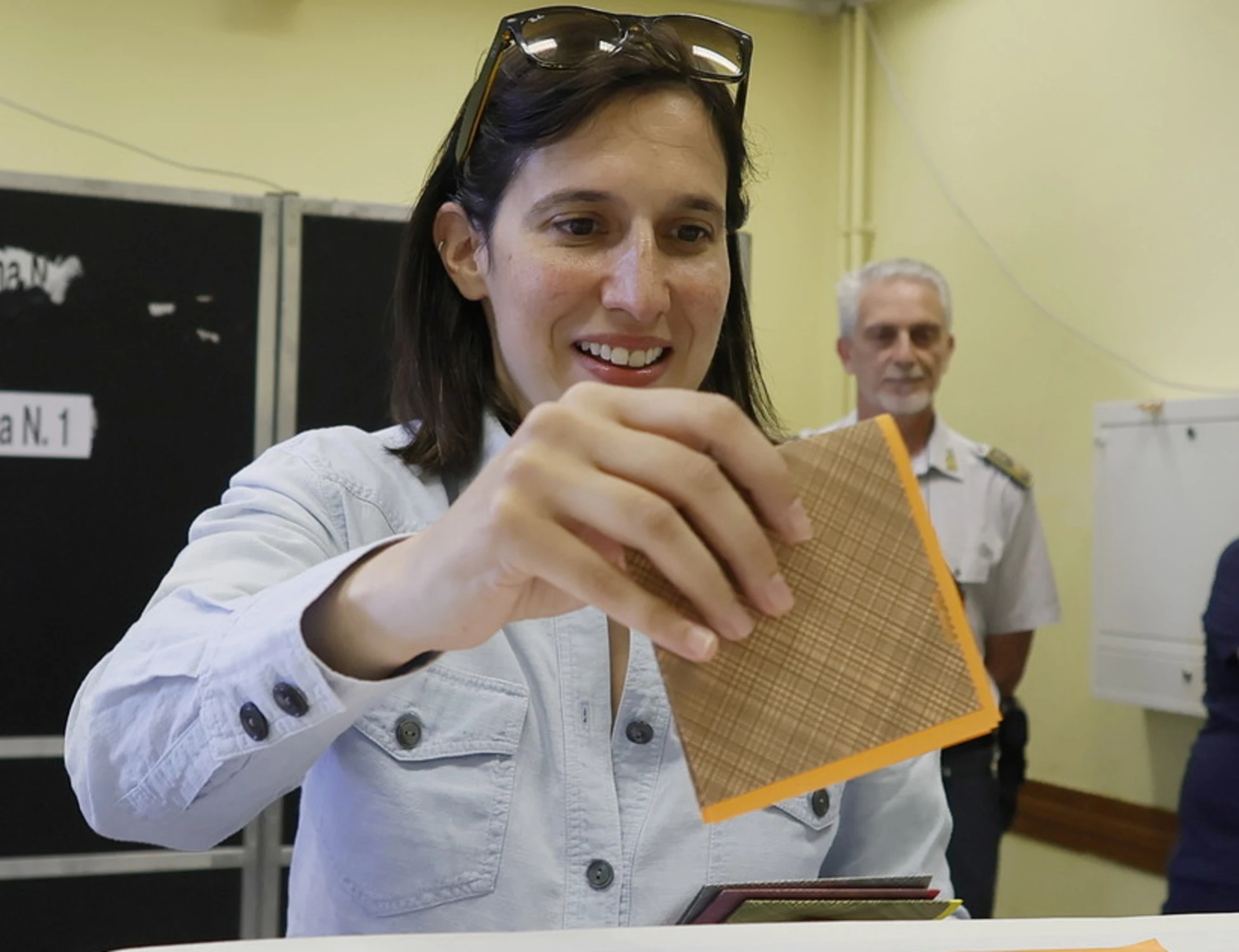 Elly Schlein sulle presunte irregolarità ai seggi: "Vigiliamo su cosa accade"
