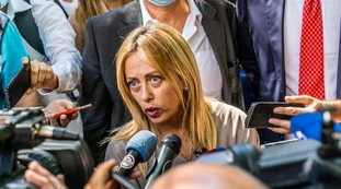 Giorgia Meloni, violenza in piazza "funzionale al governo": gli "estremisti" di Milano? Minorenni e stranieri