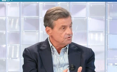 L'aria che tira, Carlo Calenda umilia Schlein: "Chi è il vero capo"